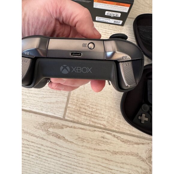 Xbox One Elite Series 2 Wireless Controller - Black - Picture 10 of 11